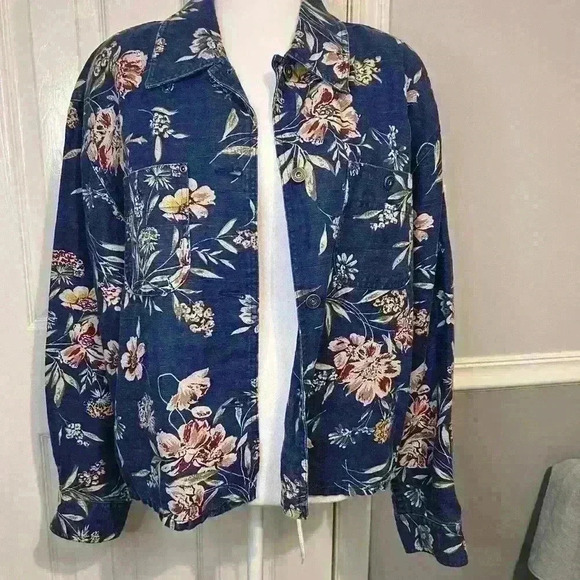 Liz Wear Women’s Large Floral Denim Jacket with pockets - Picture 3 of 6